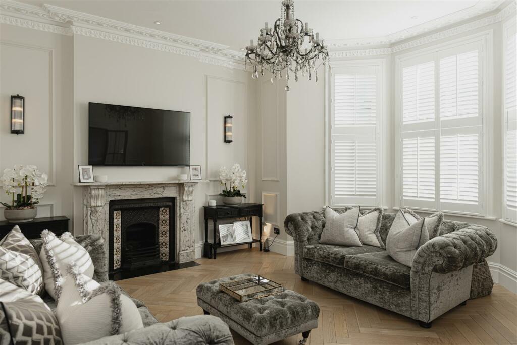 4 bedroom semidetached house for sale in Clifton Road, Wallington, SM6