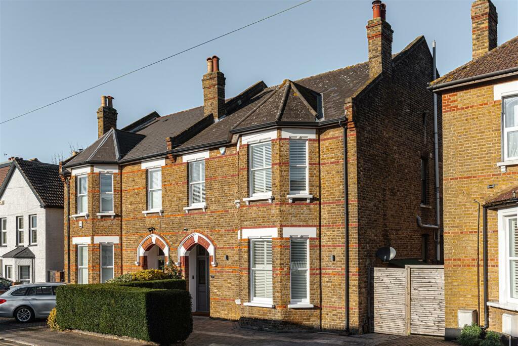 4 bedroom semidetached house for sale in Clifton Road, Wallington, SM6