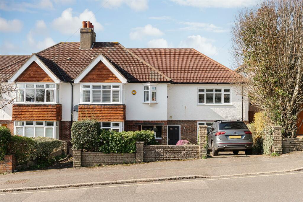5 bedroom semidetached house for sale in Fairdene Road, Coulsdon, CR5