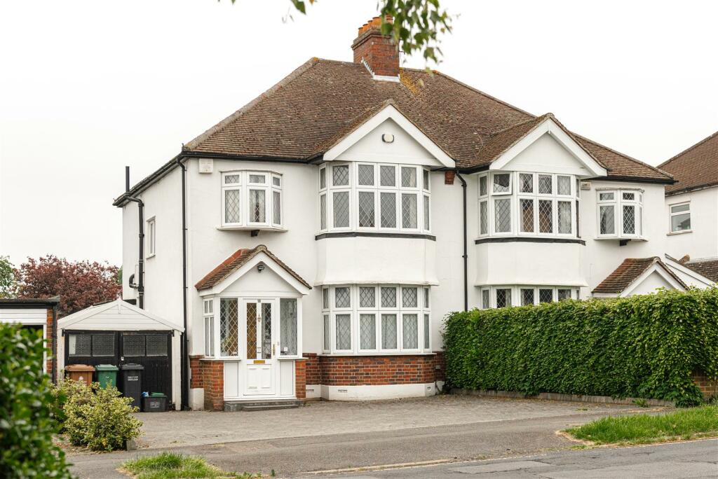 3 bedroom semidetached house for sale in Wilmot Way, Banstead, SM7