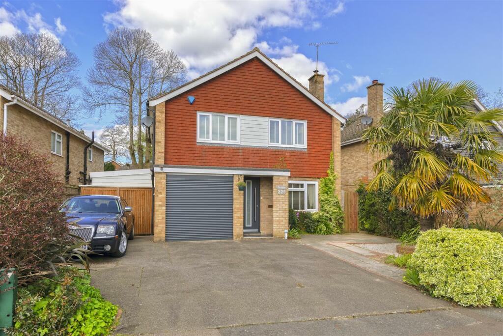 4 bedroom detached house for sale in Woodlands Road, Aylesford, ME20