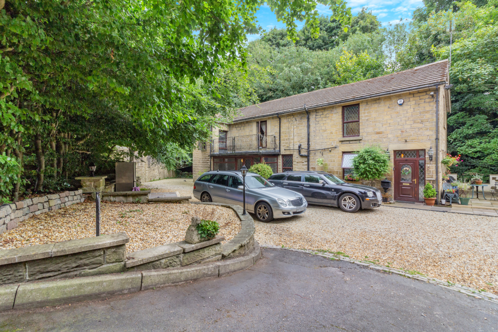 Main image of property: Manchester Road, S36