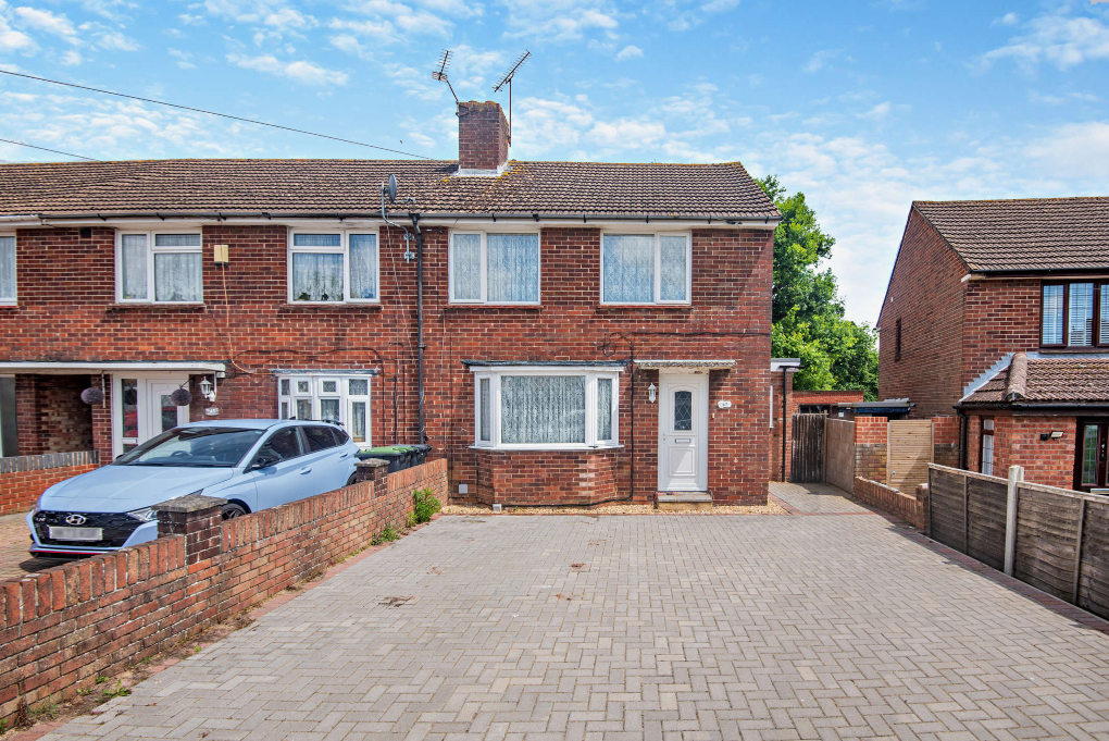2 bedroom end of terrace house for sale in Timsbury Crescent, Havant