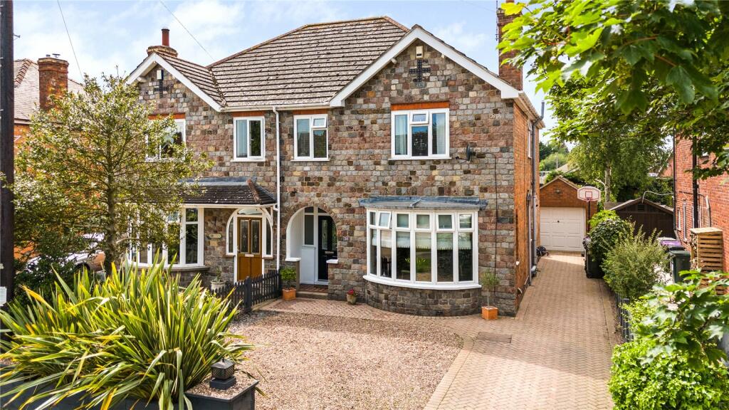 4 bedroom semidetached house for sale in Kenwick Road, Louth, Lincolnshire, LN11
