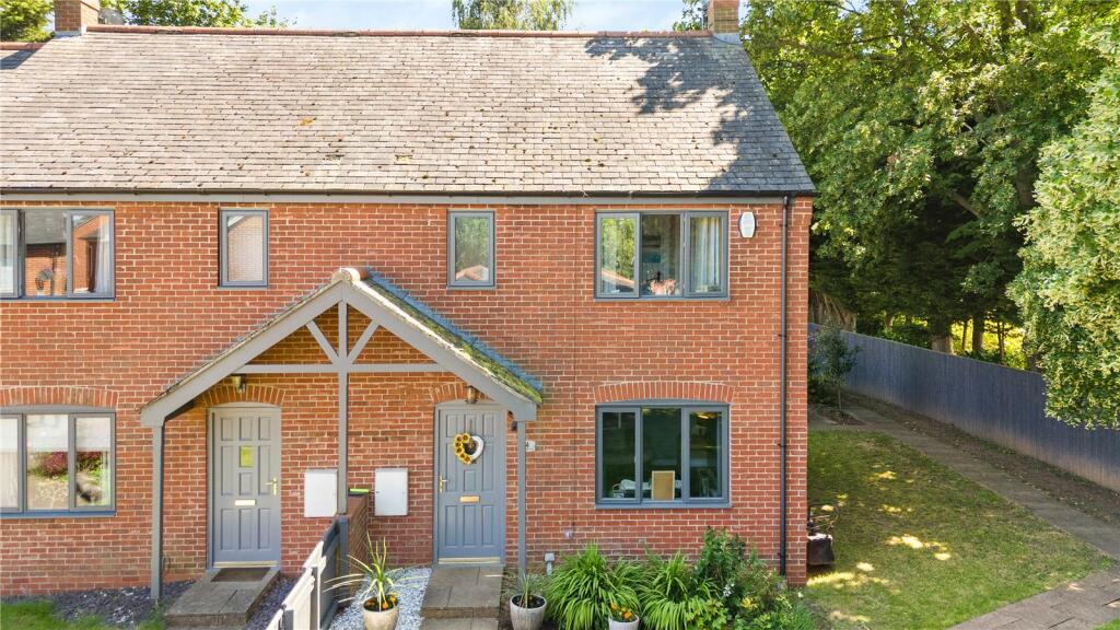 3 bedroom end of terrace house for sale in Whinchat Close, Great Coates