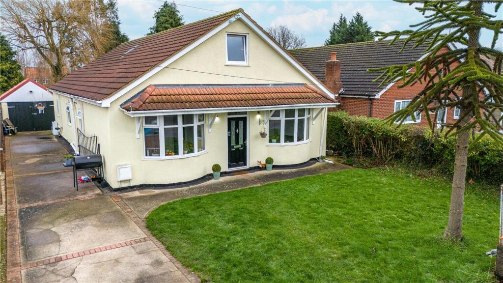 5 bedroom detached house for sale in Stallingborough Road, Healing