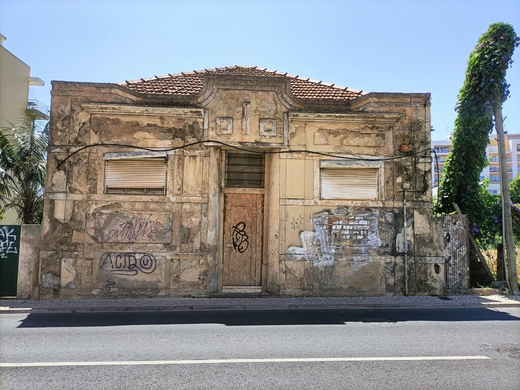 Ruins for sale in Oeiras, Lisbon