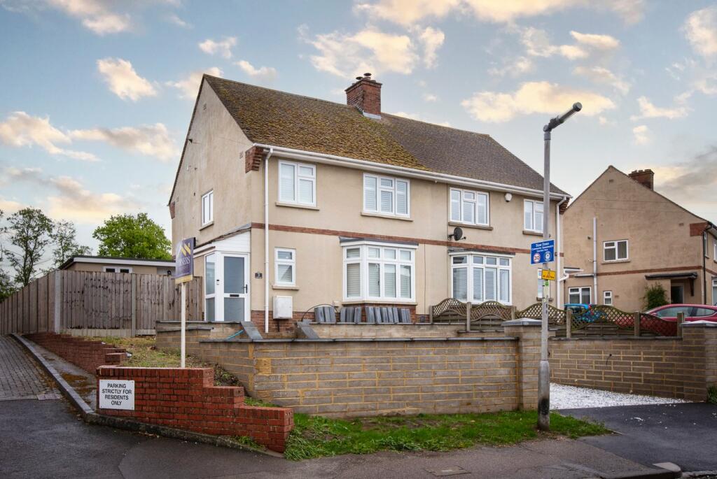 3 bedroom semidetached house for sale in Station Road, Langford