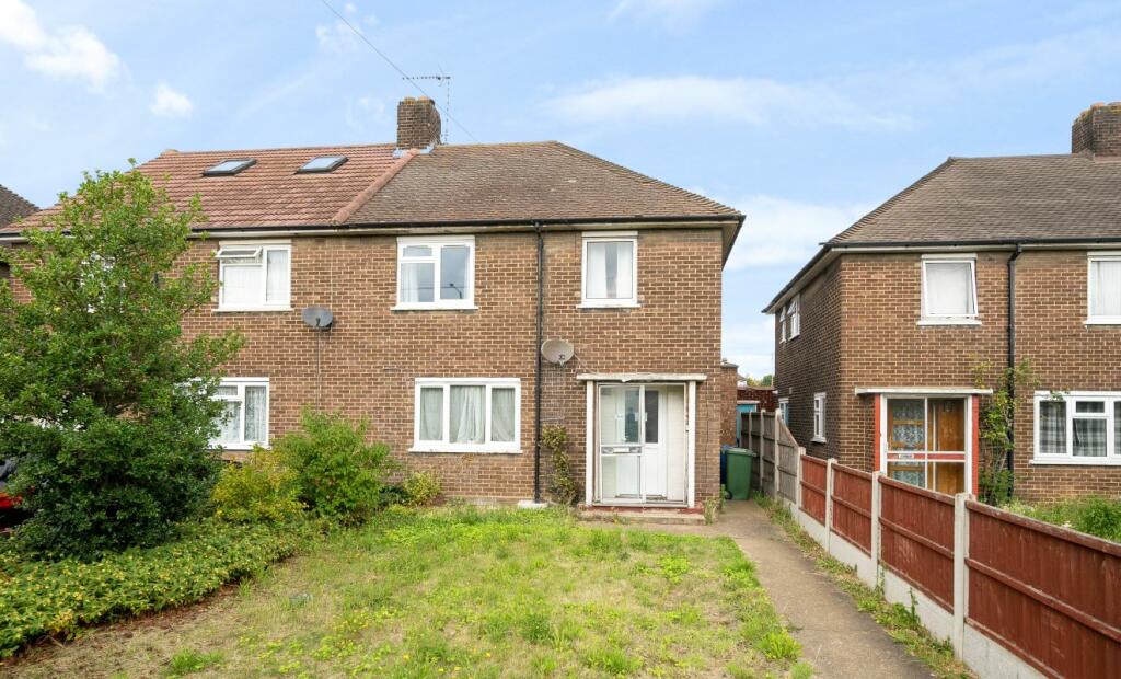 Main image of property: 334 London Road, Grays, Essex, RM20 4AA