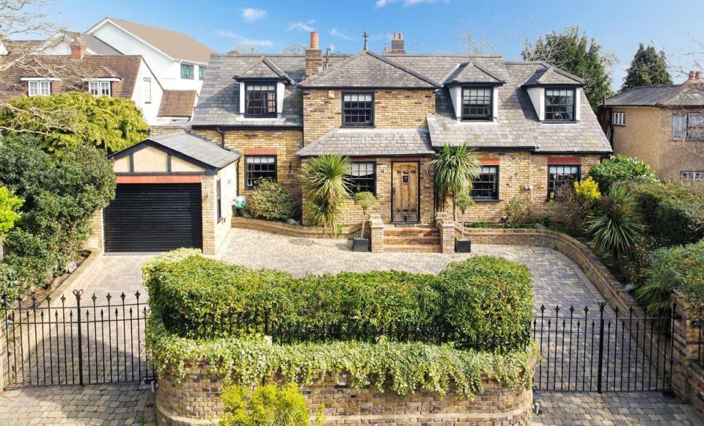 Main image of property: 22 Stony Path, Loughton, Essex, IG10 1SJ