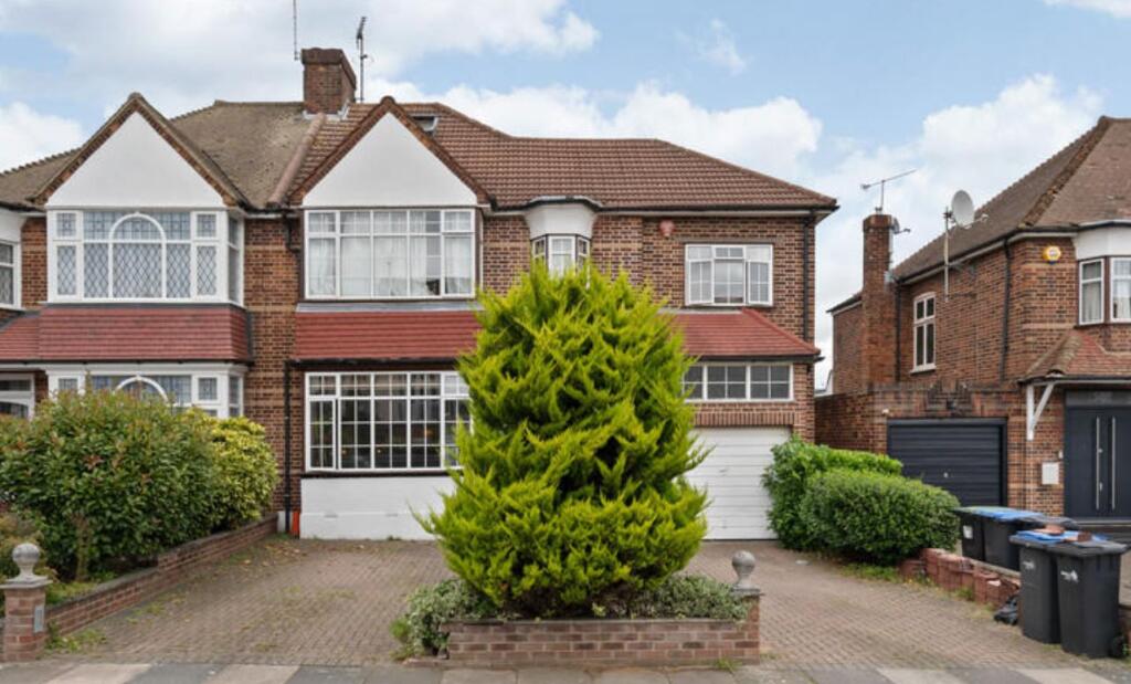 Main image of property: 35 Vera Avenue, London, N21 1RH