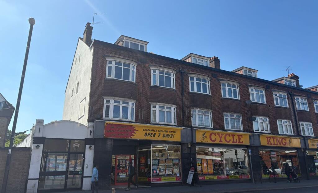 Main image of property: Flat C 40 Queens Mansion, Brighton Road, South Croydon, Surrey, CR2 6AA