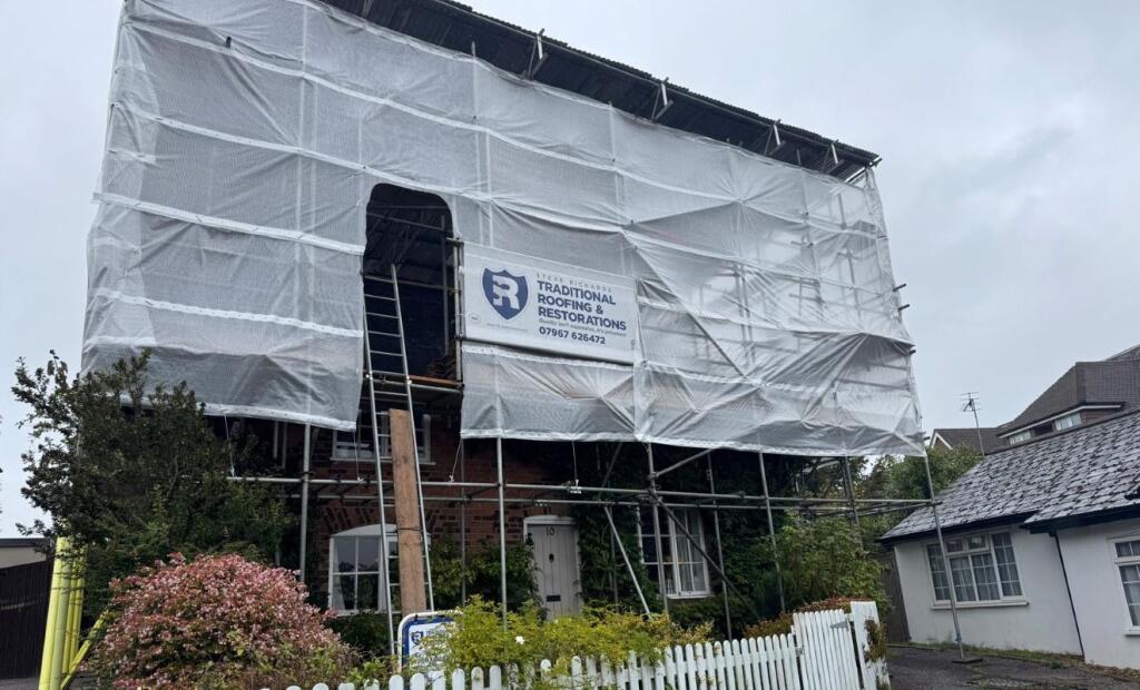 Main image of property: 10 Hooley Lane, Redhill, Surrey, RH1 6ET