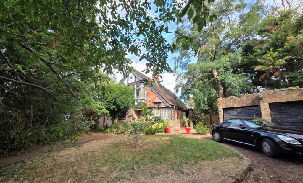 Main image of property: 39-41 Buck Lane, London, NW9 0AP