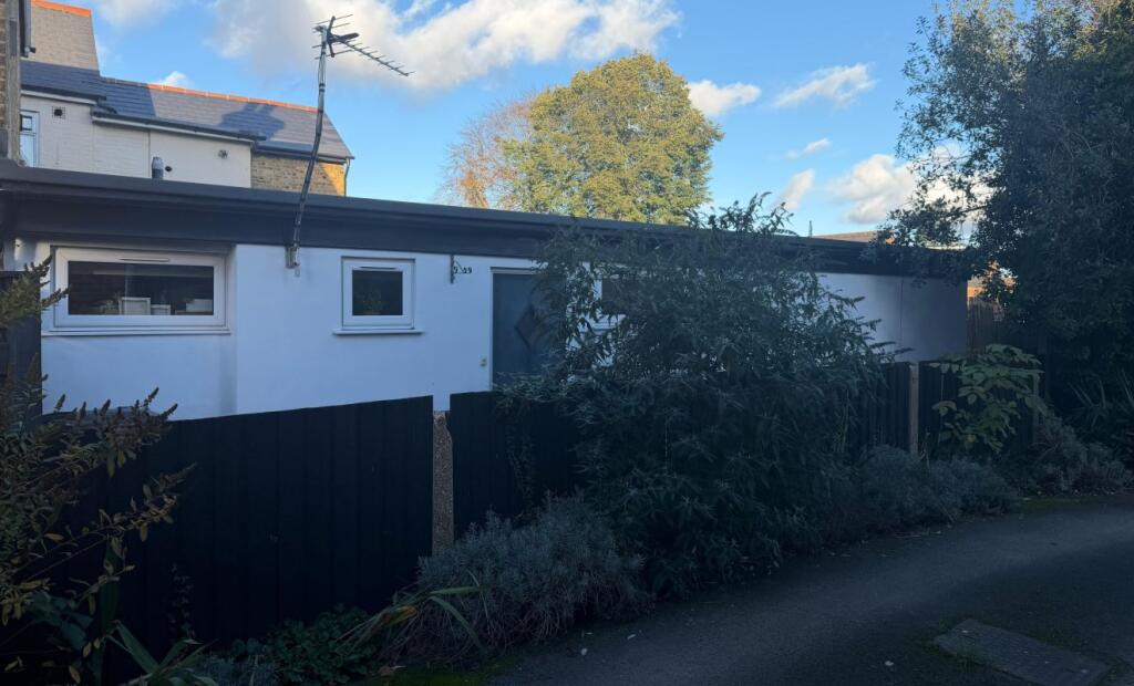 Main image of property: 38B High Street, Addlestone, Surrey, KT15 1TR