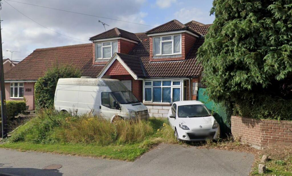 Main image of property: 216 Noak Hill Road, Billericay, Essex, CM12 9UX
