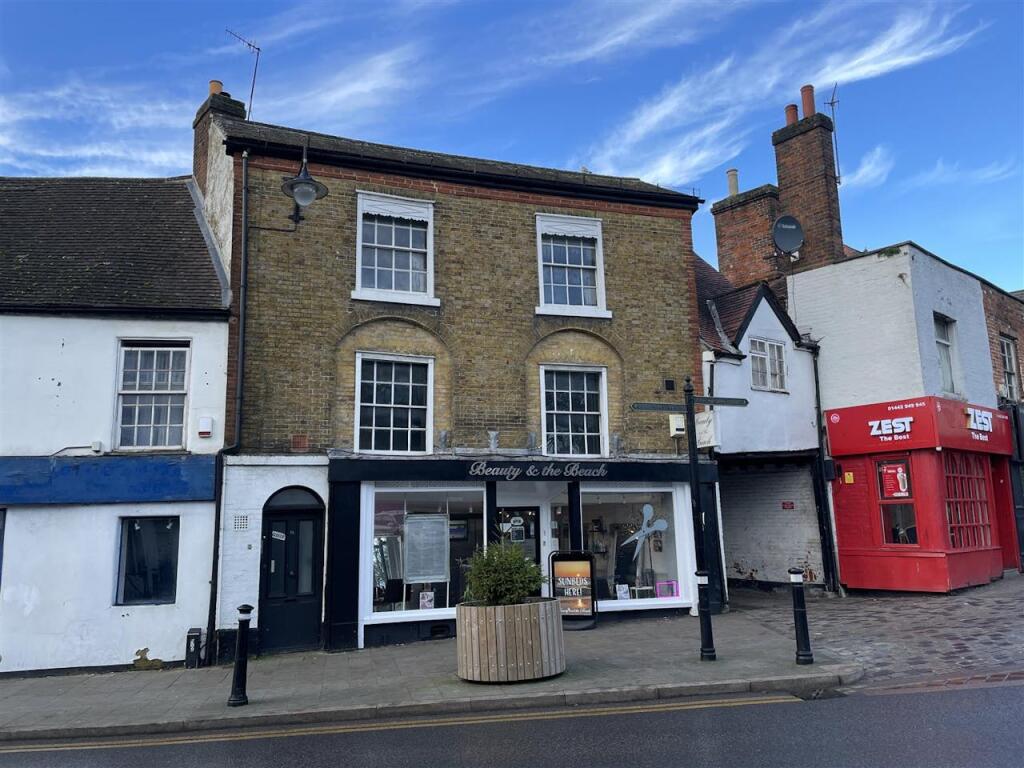 Main image of property: 27-29 Queensway, Hemel Hempstead, HP1 1LS