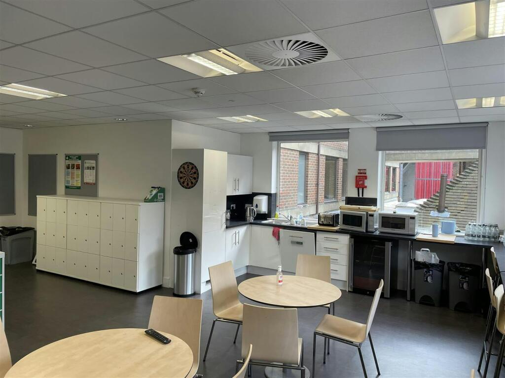 First Floor 28 Clarendon Road 10.JPG