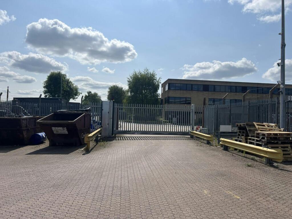 Entry Gate - Camford Way
