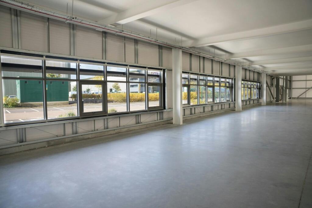 Tritax  Unit 2 Symmetry Park Aston Clinton 281025 16.jpg