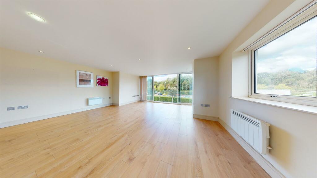 2 bedroom apartment for sale in Woodlands, Hayes Point, Sully, CF64