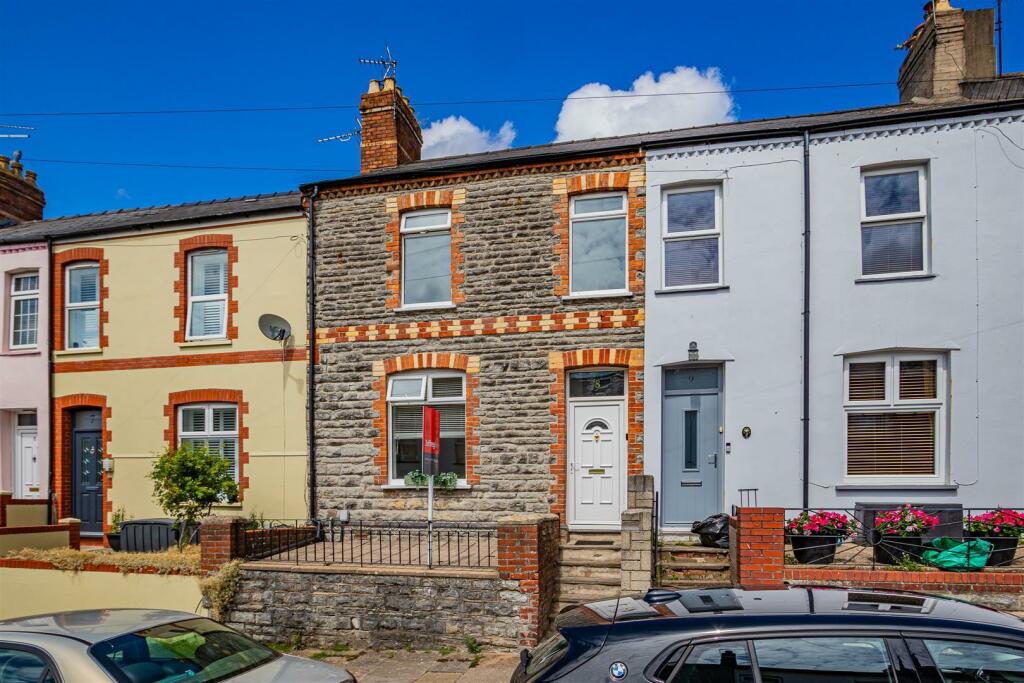 3 bedroom terraced house for sale in Ludlow Street, Penarth, CF64