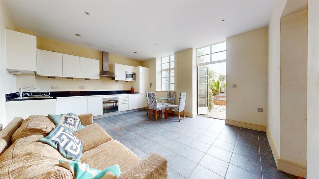 1 bedroom apartment for sale in Courtlands, Hayes Point, Sully, CF64