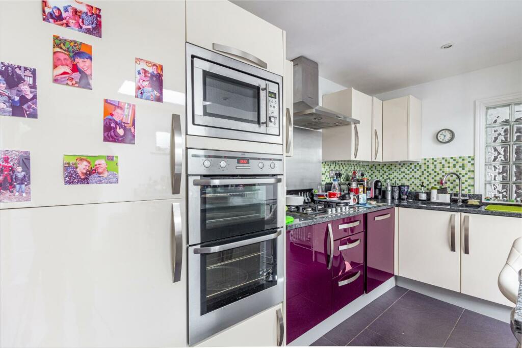 3 bedroom terraced house for sale in Brook Street, Stourbridge, DY8