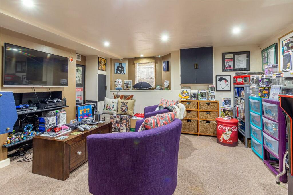 3 bedroom terraced house for sale in Brook Street, Stourbridge, DY8