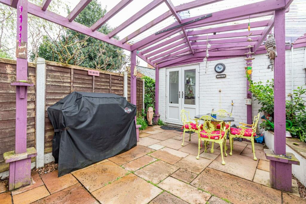 3 bedroom terraced house for sale in Brook Street, Stourbridge, DY8