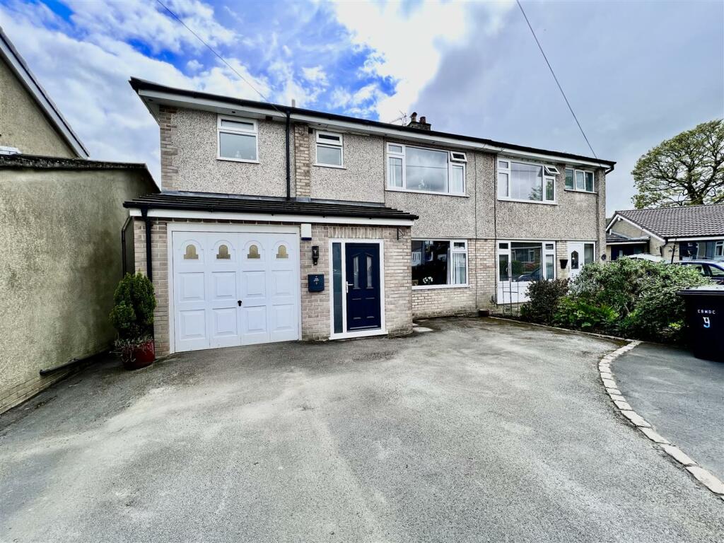 4 bedroom house for sale in Moor Way, Oakworth, Keighley, BD22