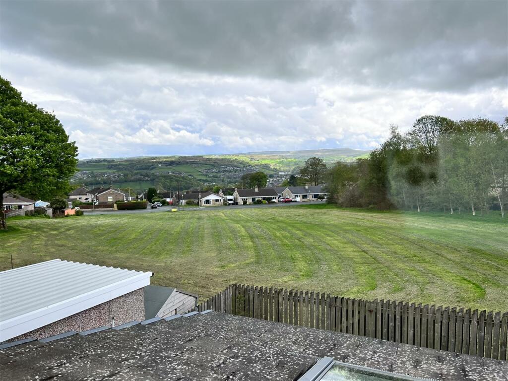 4 bedroom house for sale in Moor Way, Oakworth, Keighley, BD22