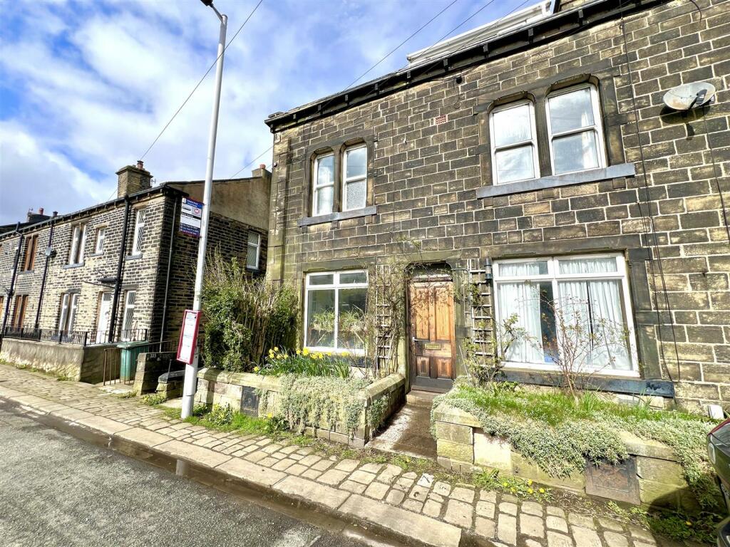 2 bedroom terraced house for sale in Hebden Road, Haworth, Keighley, BD22
