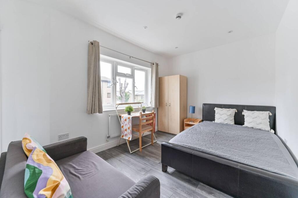 Main image of property: Deanfield Gardens, Croydon, CR0