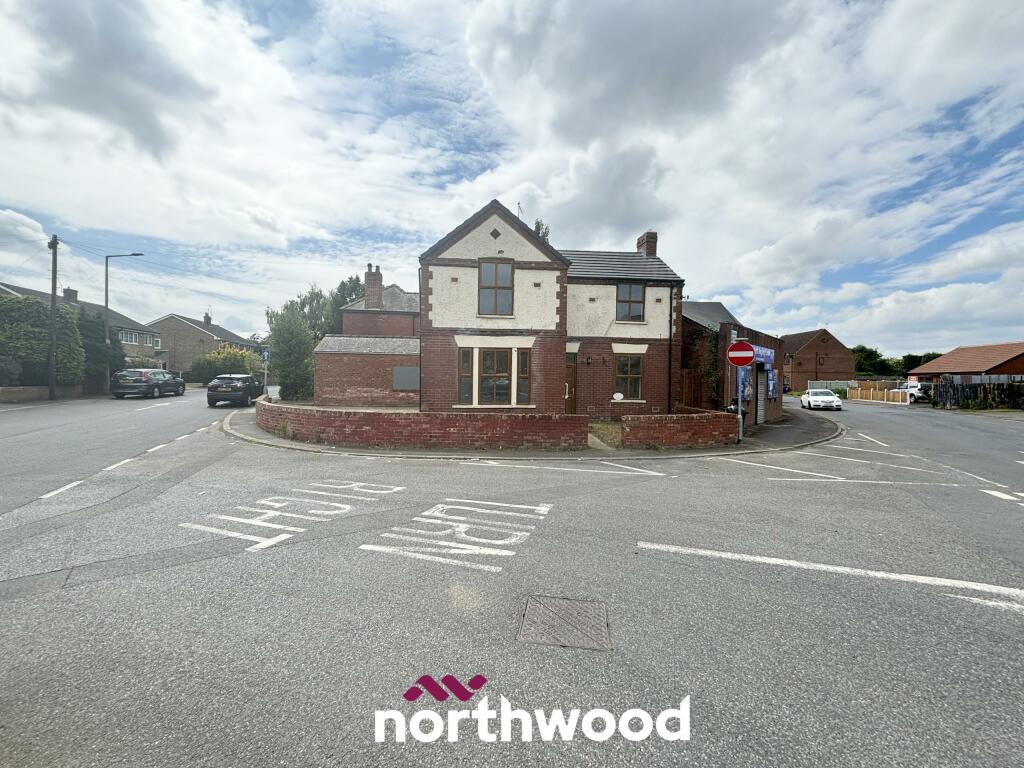 3 bedroom detached house for sale in Silver Street, Stainforth