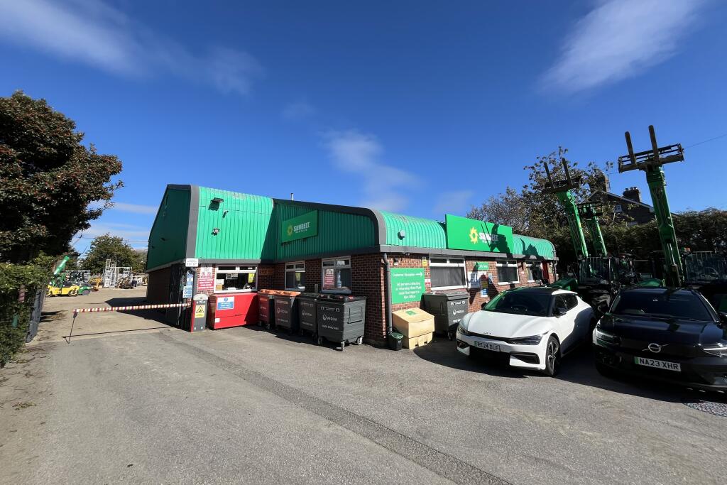 Main image of property: 20 Station Road Thatcham Berkshire RG19 4PR United Kingdom