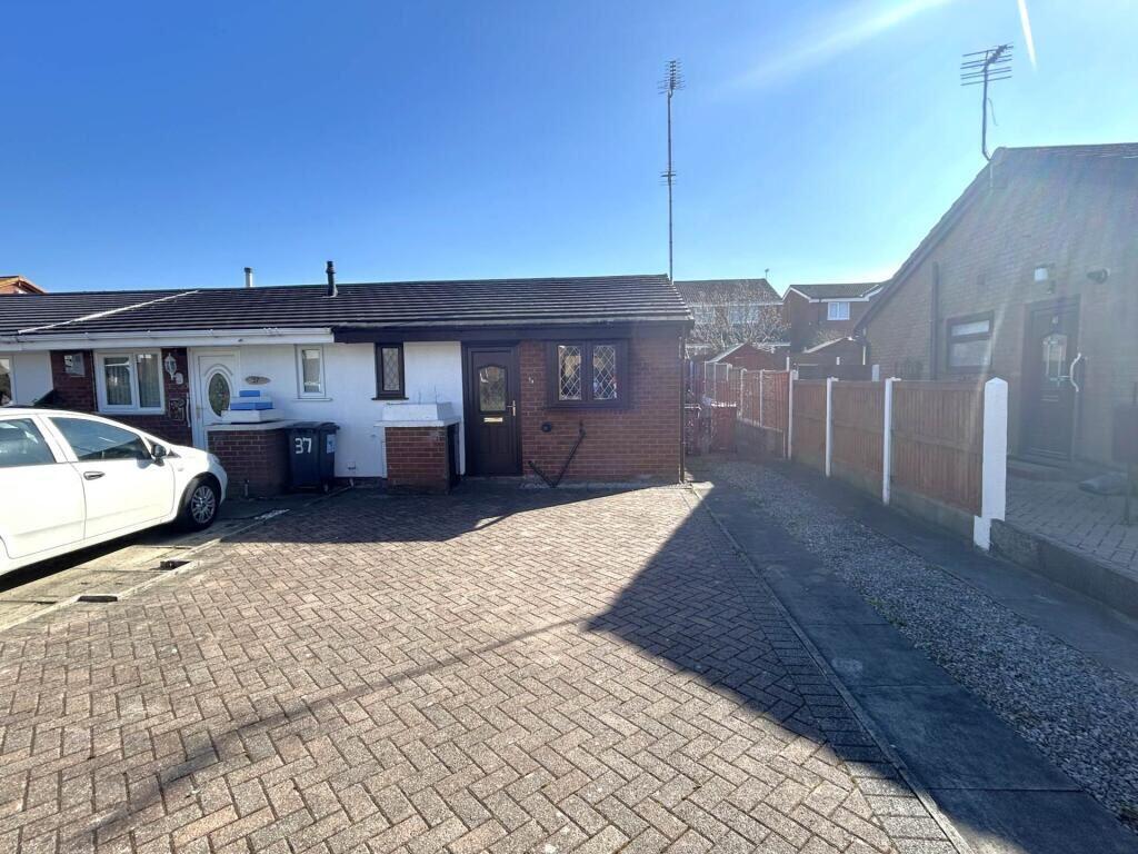 Main image of property: 39 Redwood, Chadderton, Oldham, Lancashire, OL9 9TG