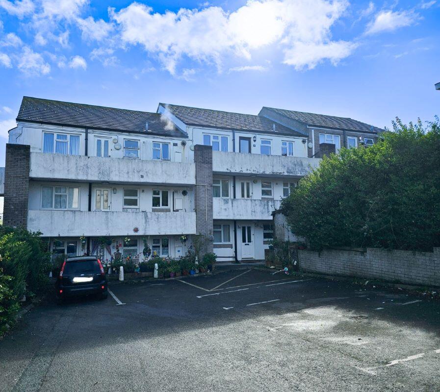 Main image of property: 32 Brynystwyth, Penparcau, Aberystwyth, Dyfed, SY23 1SS