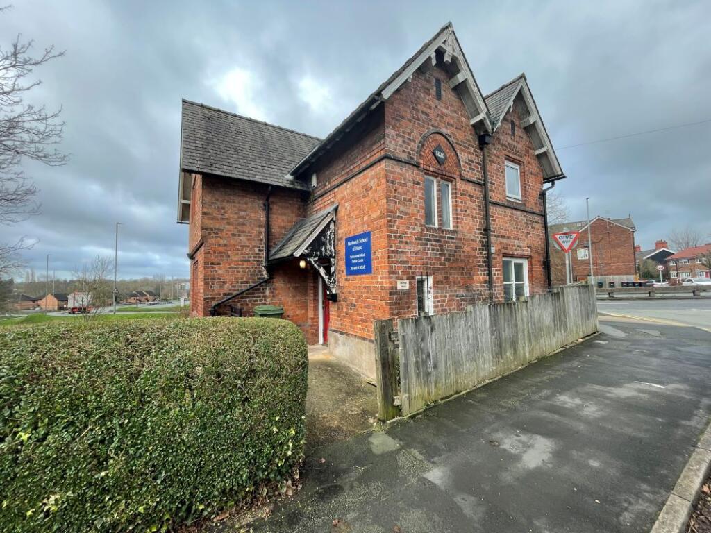 Main image of property: 76 Church Road, Northwich, Cheshire, CW9 5PB