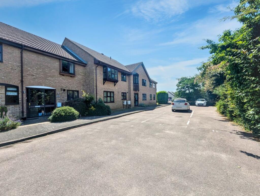 Main image of property: 21 Threshers Drive, Weavering, Maidstone, Kent, ME14 5UA