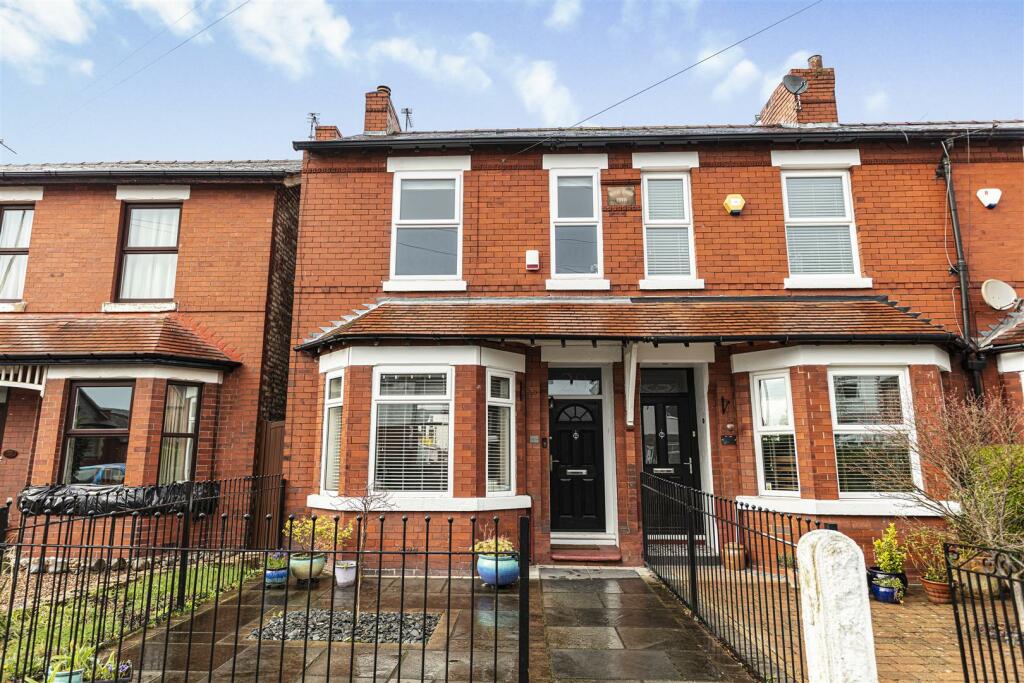 3 bedroom house for sale in Carrington Lane, Sale, M33