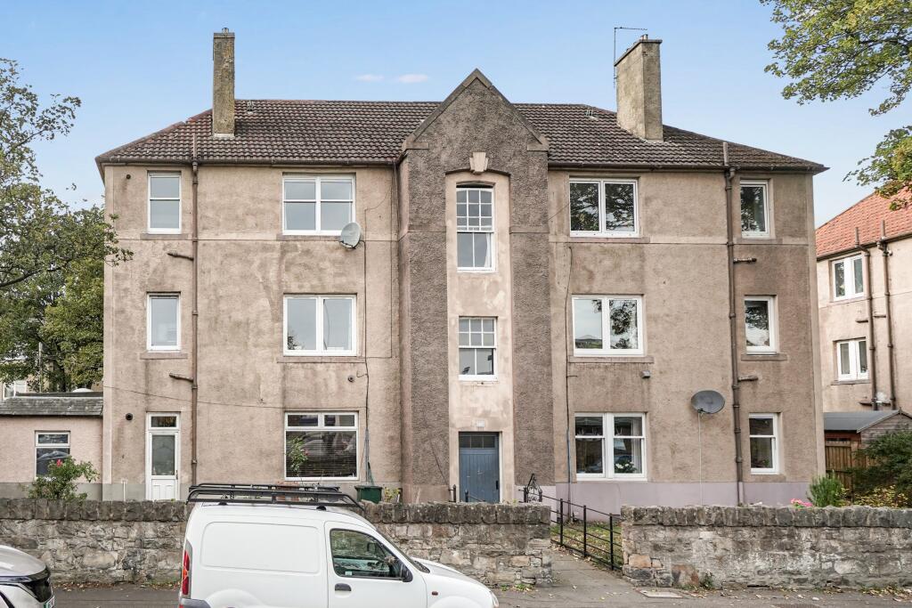Main image of property: 142/5, Granton Road, Trinity, EH5 3RF