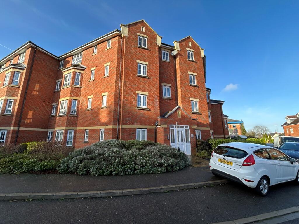 2 bedroom apartment for sale in Watling Gardens, Dunstable