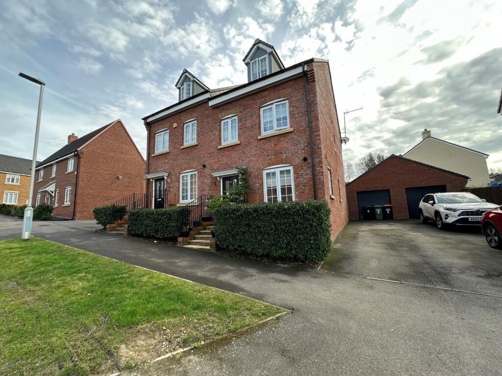 Main image of property: Aylesbury Drive, Houghton Regis, Dunstable, Bedfordshire, LU5