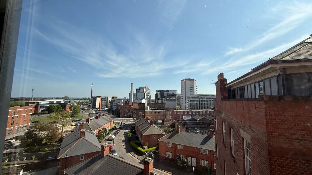 Main image of property: 10 Short Hill, Nottingham, Nottinghamshire, NG1