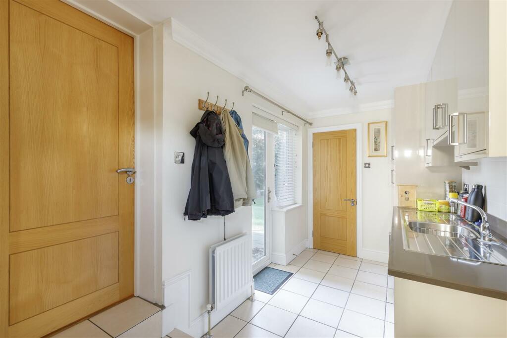 5 bedroom detached house for sale in St. David's Drive, Englefield