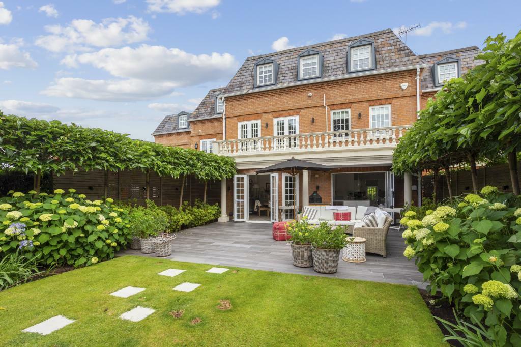 5 bedroom terraced house for sale in Road, Englefield Green