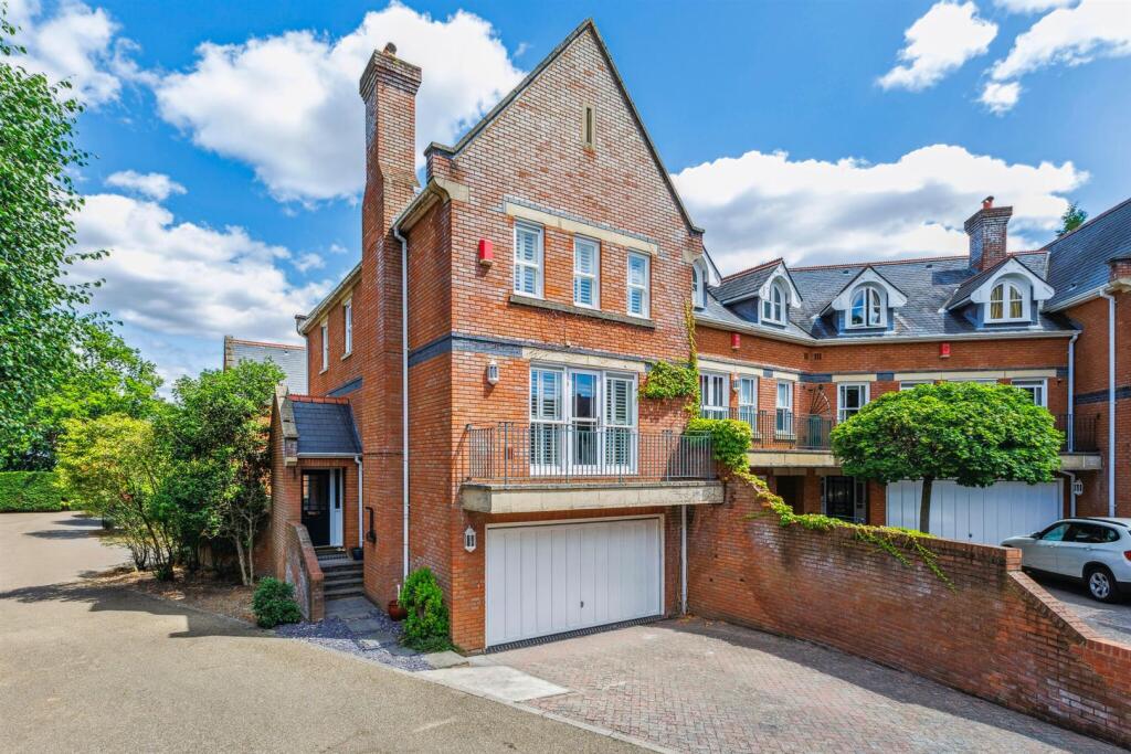 Main image of property: Chapel Square, Virginia Water