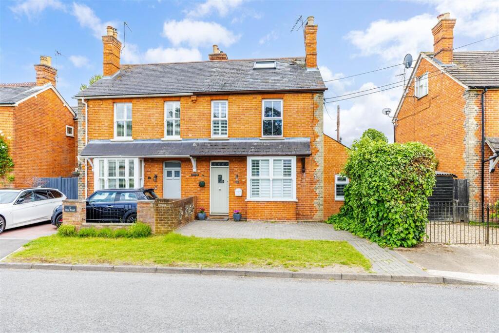 Main image of property: New Road, Ascot
