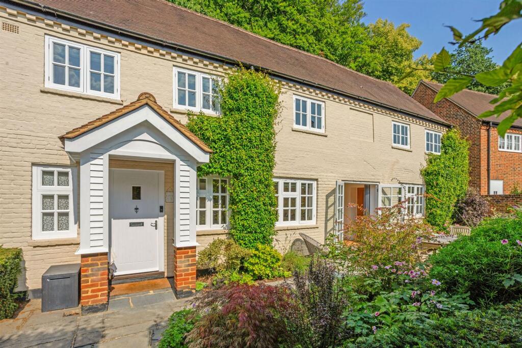 Main image of property: Moor Park House Way, Farnham
